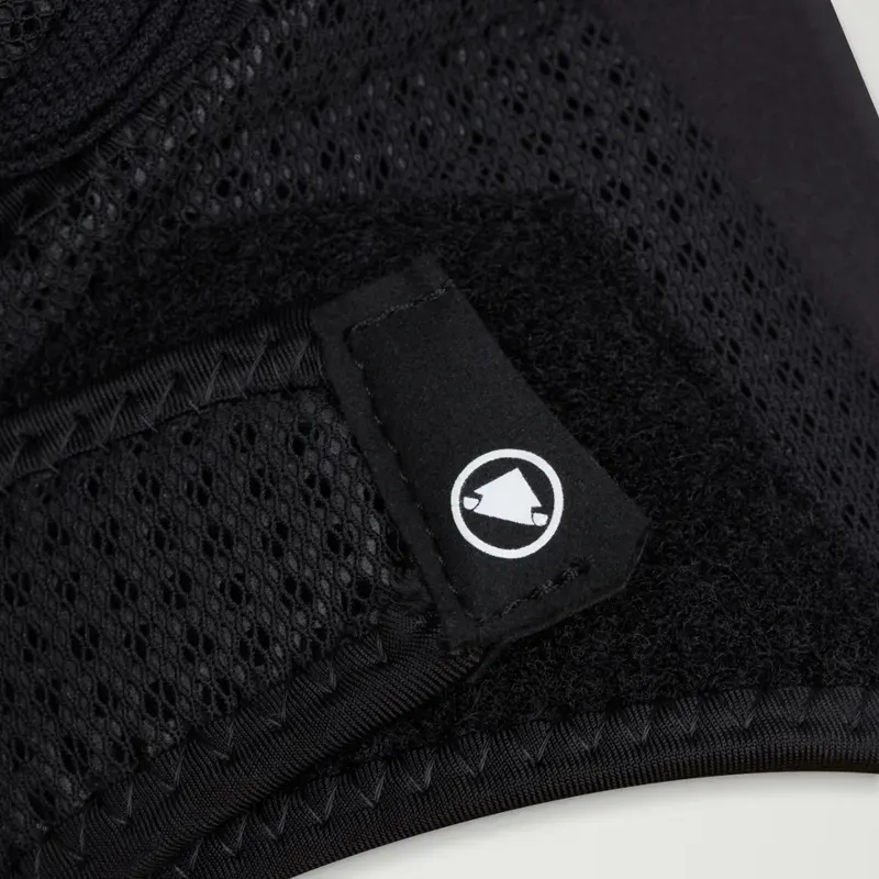 Endura SingleTrack Knee Pads in Black-3