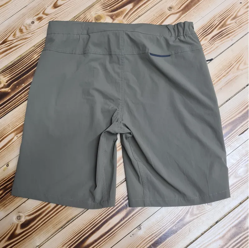 Warehouse Clearance shorts wmns khaki  size 12-1