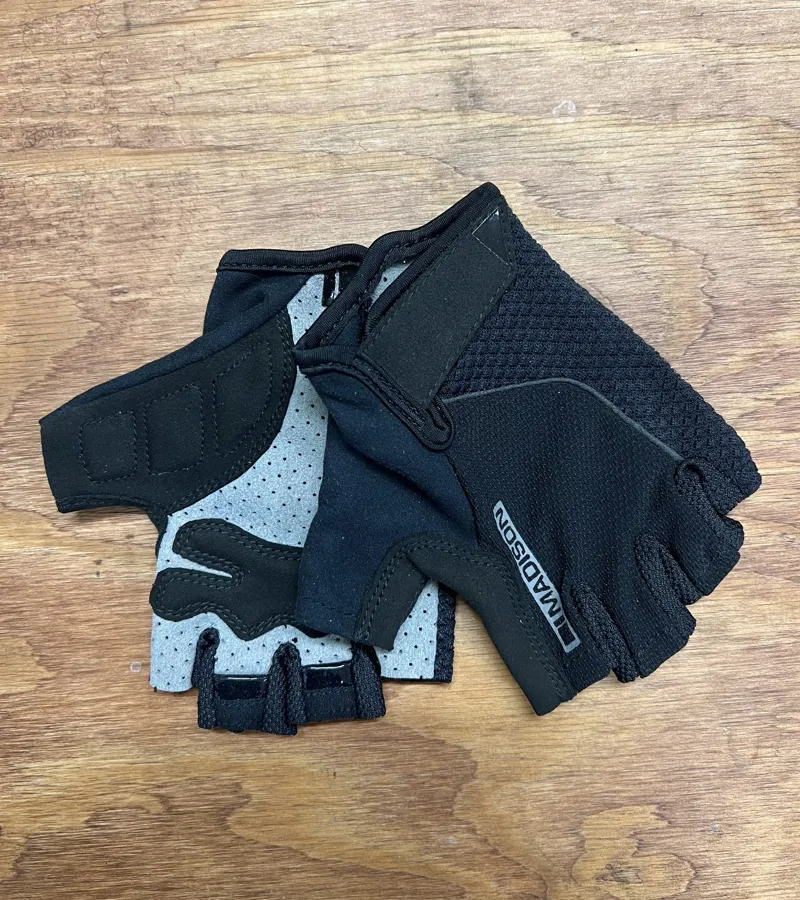 Warehouse Clearance Youth Madison Black Mitts Large 