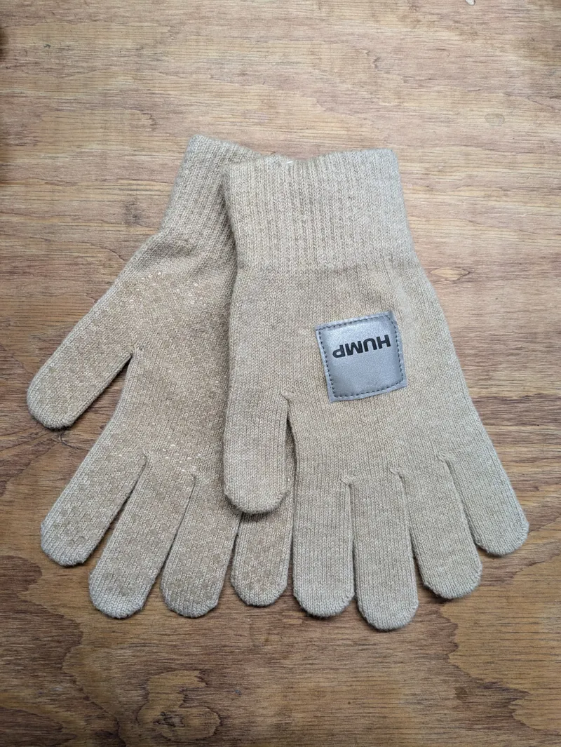 Warehouse clearance Hump gloves cream size small