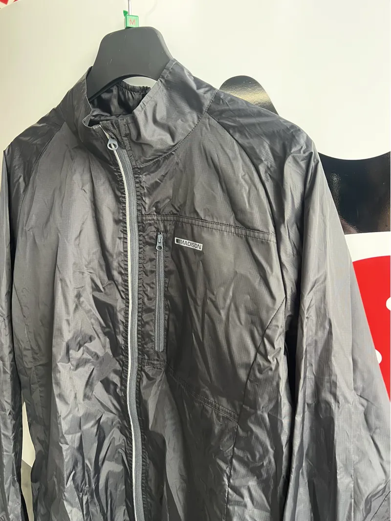 Warehouse clearance madison Freewheel Lightweight Jacket Medium Black-1